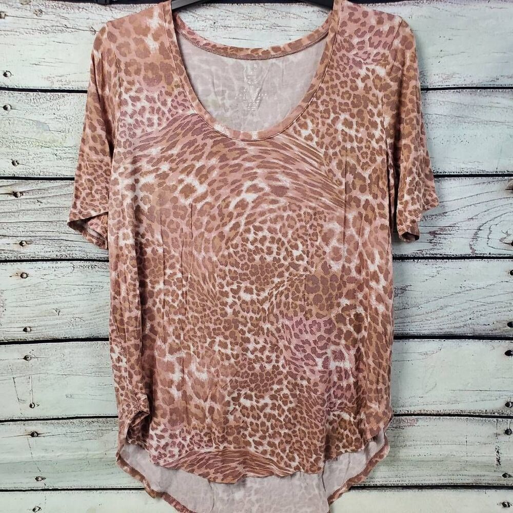 Maurices 24/7 Women’s Small Pink Animal Print T-Shirt Scoop Neck High-Low Hem Te